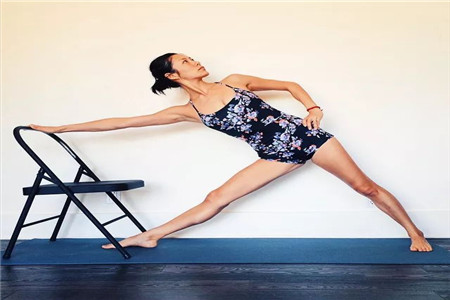 瑜伽老師的私密體式動(dòng)作教程分析，打開(kāi)胯部正確練習(xí)瑜伽