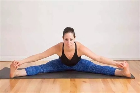 這四組瑜伽動作，可以保護女性的卵巢和子宮，改善腰酸背痛