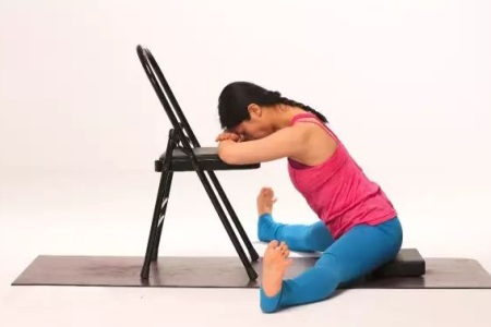 孕婦在懷孕初期練瑜伽,可以預防便秘還可以避免晨吐-易網(wǎng)健康養(yǎng)生網(wǎng) 孕婦在懷孕初期練瑜伽,可以預防便秘還可以避免晨吐