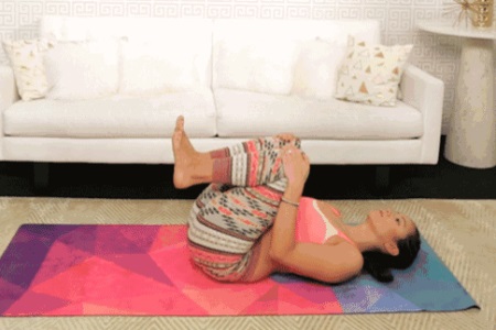 五組瑜伽動(dòng)作緩解小腹脹痛,女性勤于練習(xí)放心當(dāng)吃貨-易網(wǎng)健康<a href=http://www.jsjjzhkt.cn/jkys/ target=_blank class=infotextkey>養(yǎng)生</a>網(wǎng) 五組瑜伽動(dòng)作緩解小腹脹痛,女性勤于練習(xí)放心當(dāng)吃貨