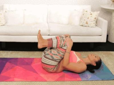 五組瑜伽動作緩解小腹脹痛,女性勤于練習放心當吃貨