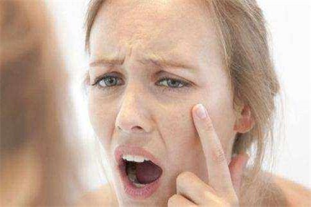 女性護(hù)膚不僅僅需要護(hù)膚品來(lái)保養(yǎng),練好這些瑜伽動(dòng)作更有效-易網(wǎng)健康<a href=http://www.jsjjzhkt.cn/jkys/ target=_blank class=infotextkey>養(yǎng)生</a>網(wǎng) 女性護(hù)膚不僅僅需要護(hù)膚品來(lái)保養(yǎng),練好這些瑜伽動(dòng)作更有效