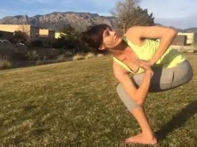 便秘怎么辦快速排便,三組瑜伽動(dòng)作幫你按摩通腸