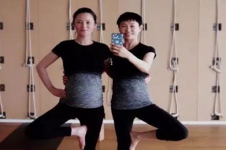羨慕女明星生完孩子依舊少女，孕婦練習瑜伽改善體態