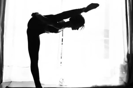 正確的性方式和技巧 瑜伽初入門中有隱含和解鎖動作-易網(wǎng)健康養(yǎng)生網(wǎng) 正確的性方式和技巧 瑜伽初入門中有隱含和解鎖動作