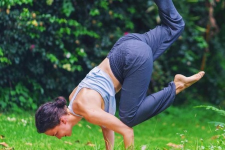 女性多加練習減脂瑜伽 比任何減肥運動都有效-易網(wǎng)健康<a href=http://www.jsjjzhkt.cn/jkys/ target=_blank class=infotextkey>養(yǎng)生</a>網(wǎng) 女性多加練習減脂瑜伽 比任何減肥運動都有效