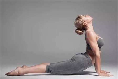 解鎖多種性愛姿勢,三組瑜伽動作打開情趣世界-易網<a href=http://www.jsjjzhkt.cn/ target=_blank class=infotextkey>健康養生</a>網 解鎖多種性愛姿勢,三組瑜伽動作打開情趣世界