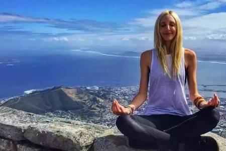 調(diào)理月經(jīng)、改善更年期綜合征,這些瑜伽動作大有幫助-易網(wǎng)<a href=http://www.jsjjzhkt.cn/ target=_blank class=infotextkey>健康養(yǎng)生</a>網(wǎng) 調(diào)理月經(jīng)、改善更年期綜合征,這些瑜伽動作大有幫助