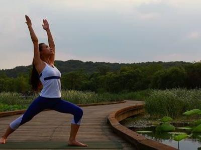 女生做瑜伽的好處及作用,身體柔軟瘦腰塑形提升氣質