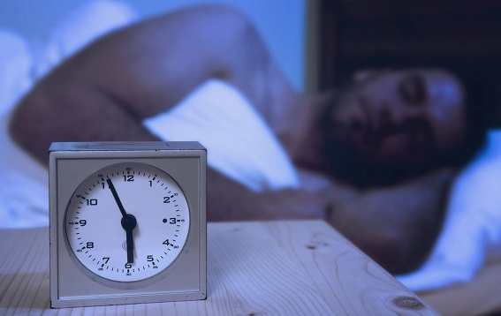 8個睡前燃脂動作 減肥就是這么簡單-易網<a href=http://www.jsjjzhkt.cn/ target=_blank class=infotextkey>健康養生</a>網 8個睡前燃脂動作 減肥就是這么簡單