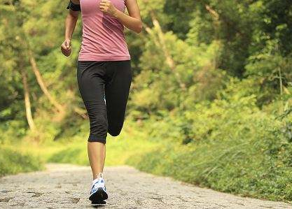 女人跑步減肥的最佳時間是幾點-易網健康<a href=http://www.jsjjzhkt.cn/jkys/ target=_blank class=infotextkey>養生</a>網 女人跑步減肥的最佳時間是幾點