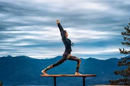 什么是脊柱側彎 女人練習瑜伽有什么好處