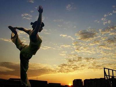 訓練瑜伽的好處是什么 改善青少年脊柱側(cè)彎等欠佳體態(tài)