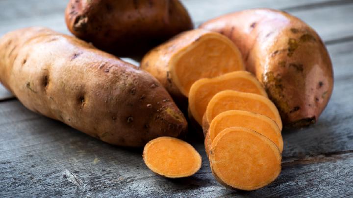 減肥餐吃什么能保持健康? 青椒黃瓜絲是不錯的減肥餐-易網<a href=http://www.jsjjzhkt.cn/ target=_blank class=infotextkey>健康養生</a>網 減肥餐吃什么能保持健康? 青椒黃瓜絲是不錯的減肥餐