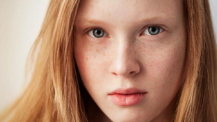 夏季怎么瘦臉最有效 教你5分鐘按摩消腫法-易網(wǎng)健康<a href=http://www.jsjjzhkt.cn/jkys/ target=_blank class=infotextkey>養(yǎng)生</a>網(wǎng) 夏季怎么瘦臉最有效 教你5分鐘按摩消腫法