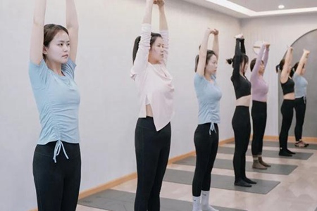 什么時候產后修復 產后瑜伽修復的最佳時機深扒-易網<a href=http://www.jsjjzhkt.cn/ target=_blank class=infotextkey>健康養生</a>網 什么時候產后修復 產后瑜伽修復的最佳時機深扒