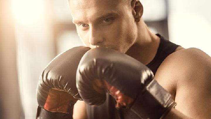 爬樓梯真的能減肥嗎 2招教你爬樓梯輕松瘦全身-易網健康<a href=http://www.jsjjzhkt.cn/jkys/ target=_blank class=infotextkey>養生</a>網 爬樓梯真的能減肥嗎 2招教你爬樓梯輕松瘦全身