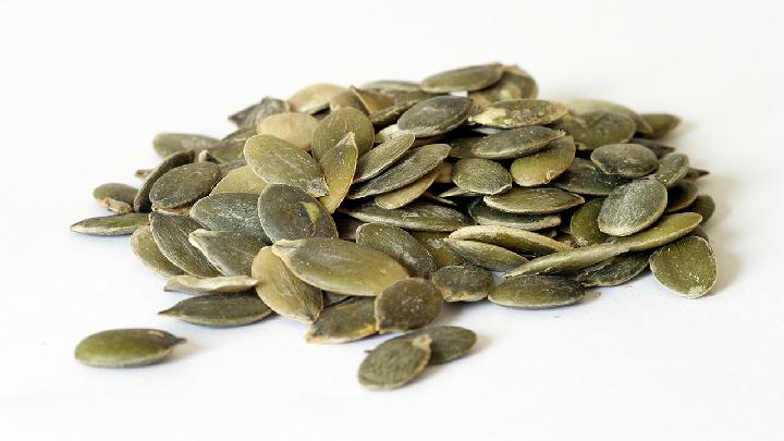 如何自制減肥茶?荷葉玫瑰花茶的做法分享-易網健康<a href=http://www.jsjjzhkt.cn/jkys/ target=_blank class=infotextkey>養生</a>網 如何自制減肥茶?荷葉玫瑰花茶的做法分享