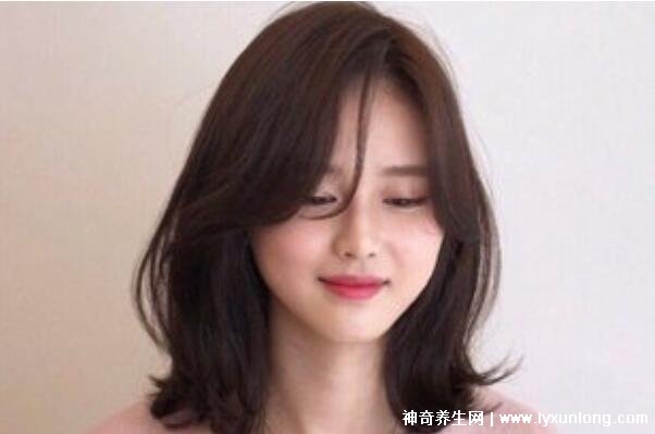 圓臉適合什么發(fā)型女圖片，八字劉海長卷發(fā)又仙又美(洋氣減齡)