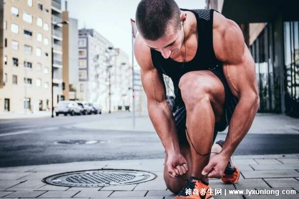 痛風最怕的三種運動,輕度有氧/瑜伽/散步(促進尿酸排泄)-易網健康<a href=http://www.jsjjzhkt.cn/jkys/ target=_blank class=infotextkey>養生</a>網 痛風最怕的三種運動,輕度有氧/瑜伽/散步(促進尿酸排泄)