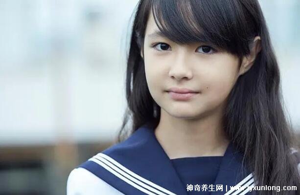 初中生可以一天抹一遍水乳嗎,不建議/清潔和防曬更重要-易網<a href=http://www.jsjjzhkt.cn/ target=_blank class=infotextkey>健康養生</a>網 初中生可以一天抹一遍水乳嗎,不建議/清潔和防曬更重要