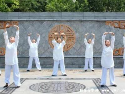 女性練八段錦的好處，疏通氣血/緩解壓力/減肥(附視頻教程)