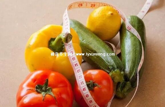 瘦一斤要消耗多少千卡熱量，3800大卡(打15小時羽毛球/30碗米飯)