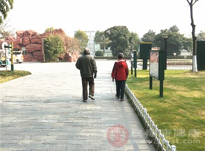 堅持走路能把哪些疾病“走沒” 但怎么走有講究-易網(wǎng)健康養(yǎng)生網(wǎng) 堅持走路能把哪些疾病“走沒” 但怎么走有講究