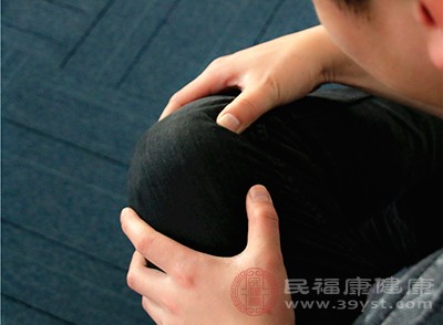 每天都堅持深蹲對身體有什么好處 新手如何深蹲-易網<a href=http://www.jsjjzhkt.cn/ target=_blank class=infotextkey>健康養生</a>網 每天都堅持深蹲對身體有什么好處 新手如何深蹲