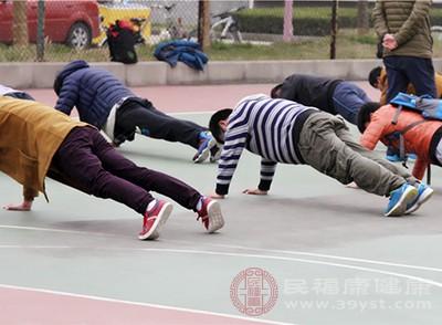 經常做俯臥撐身體會有什么變化 不妨了解下
