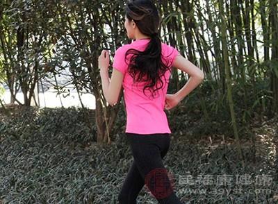 哪個時間段適合跑步 早上還是晚上 跑錯了可能傷身