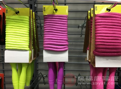 每天跳繩 堅持三個月以后 身體會收到哪些驚喜 值得學習-易網健康<a href=http://www.jsjjzhkt.cn/jkys/ target=_blank class=infotextkey>養生</a>網 每天跳繩 堅持三個月以后 身體會收到哪些驚喜 值得學習