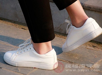 每天步行10000步身體會怎么樣 經常曬朋友圈步數的人 值得看-易網健康養生網 每天步行10000步身體會怎么樣 經常曬朋友圈步數的人 值得看