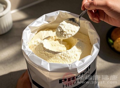 健身吃蛋白粉=智商稅嗎 幾招教你喝出“鈔能力肌肉”-易網(wǎng)<a href=http://www.jsjjzhkt.cn/ target=_blank class=infotextkey>健康養(yǎng)生</a>網(wǎng) 健身吃蛋白粉=智商稅嗎 幾招教你喝出“鈔能力肌肉”