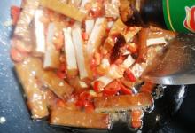 韭菜炒熏干的做法-香辣味炒菜譜