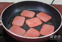 意面漢堡的做法-魚香味煎菜譜