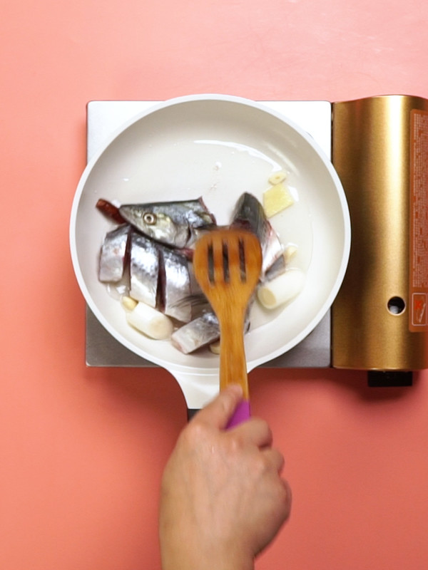 紅燒鲅魚的做法-咸鮮味燒菜譜 紅燒鲅魚的做法-咸鮮味燒菜譜