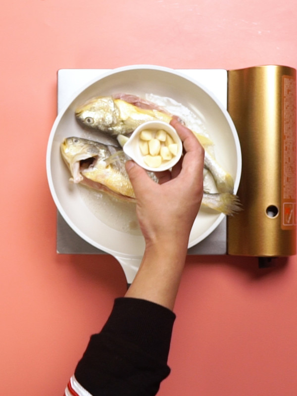 紅燒小黃魚的做法-家常味燒菜譜