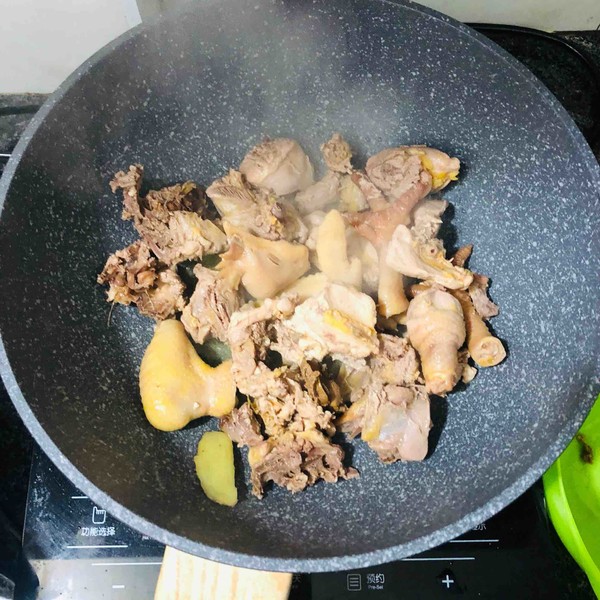 黑枸杞養(yǎng)生雞湯的做法-家常味煲菜譜-易網(wǎng)健康養(yǎng)生網(wǎng) 黑枸杞養(yǎng)生雞湯的做法-家常味煲菜譜