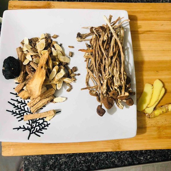 黑枸杞養(yǎng)生雞湯的做法-家常味煲菜譜-易網(wǎng)健康養(yǎng)生網(wǎng) 黑枸杞養(yǎng)生雞湯的做法-家常味煲菜譜