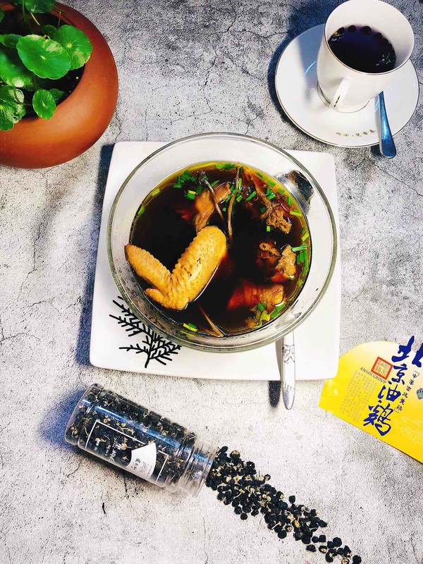 黑枸杞養(yǎng)生雞湯的做法-家常味煲菜譜-易網(wǎng)健康養(yǎng)生網(wǎng) 黑枸杞養(yǎng)生雞湯的做法-家常味煲菜譜