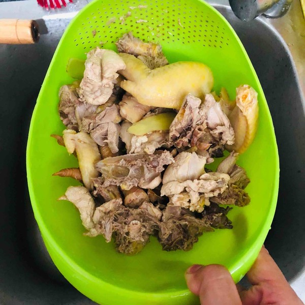 黑枸杞養(yǎng)生雞湯的做法-家常味煲菜譜-易網(wǎng)健康養(yǎng)生網(wǎng) 黑枸杞養(yǎng)生雞湯的做法-家常味煲菜譜