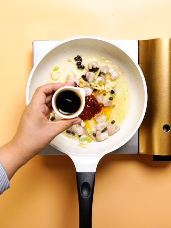 蒜苗回鍋肉的做法-家常味炒菜譜-易網健康養生網 蒜苗回鍋肉的做法-家常味炒菜譜