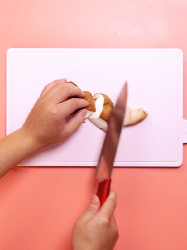 香菇炒雞蛋的做法-家常味炒菜譜-易網<a href=http://www.jsjjzhkt.cn/ target=_blank class=infotextkey>健康養生</a>網 香菇炒雞蛋的做法-家常味炒菜譜