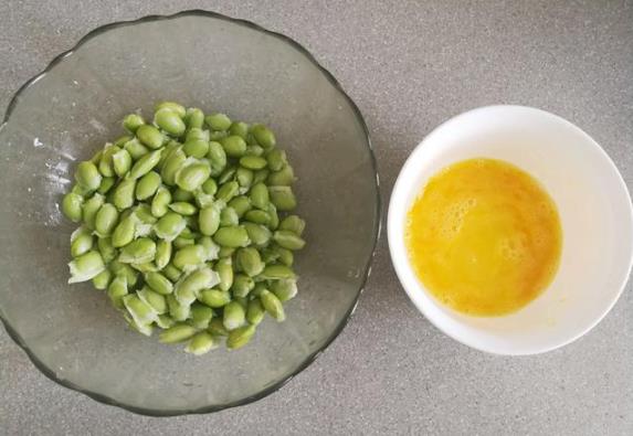 青豆蒸蛋的做法-家常味蒸菜譜-易網(wǎng)<a href=http://www.jsjjzhkt.cn/ target=_blank class=infotextkey>健康養(yǎng)生</a>網(wǎng) 青豆蒸蛋的做法-家常味蒸菜譜