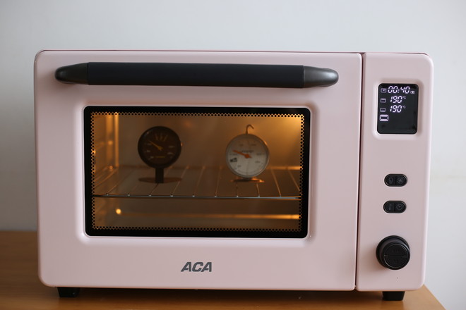 廣式蛋黃蓮蓉月餅的做法-甜味烘焙菜譜-易網健康養生網 廣式蛋黃蓮蓉月餅的做法-甜味烘焙菜譜