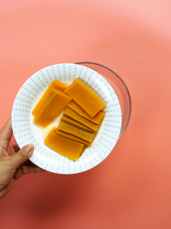 螃蟹南瓜包的做法-甜味蒸菜譜-易網(wǎng)<a href=http://www.jsjjzhkt.cn/ target=_blank class=infotextkey>健康養(yǎng)生</a>網(wǎng) 螃蟹南瓜包的做法-甜味蒸菜譜