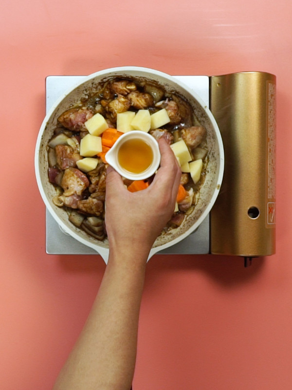 咖喱雞的做法-咖喱味煮菜譜-易網健康養生網 咖喱雞的做法-咖喱味煮菜譜