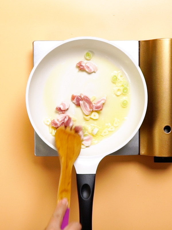 蒜苗回鍋肉的做法-家常味炒菜譜-易網健康養生網 蒜苗回鍋肉的做法-家常味炒菜譜