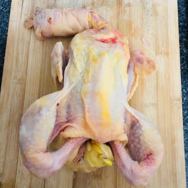 黑枸杞養(yǎng)生雞湯的做法-家常味煲菜譜-易網(wǎng)健康養(yǎng)生網(wǎng) 黑枸杞養(yǎng)生雞湯的做法-家常味煲菜譜